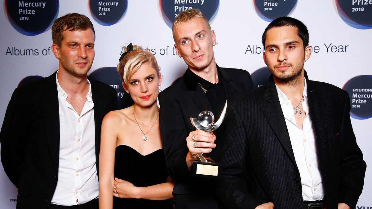 Members of the band Wolf Alice pose with an award after being announced winners of the Mercury Prize 2018 at the Hammersmith Apollo in London, Britain, 20 September, 2018. Photo: Reuters