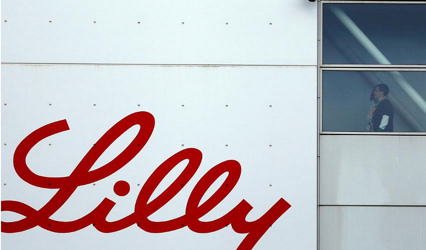 The logo of Lilly is seen on a wall of the Lilly France company unit, part of the Eli Lilly and Co drugmaker group, in Fegersheim near Strasbourg, France, on 1 February 2018. -- Photo: Reuters