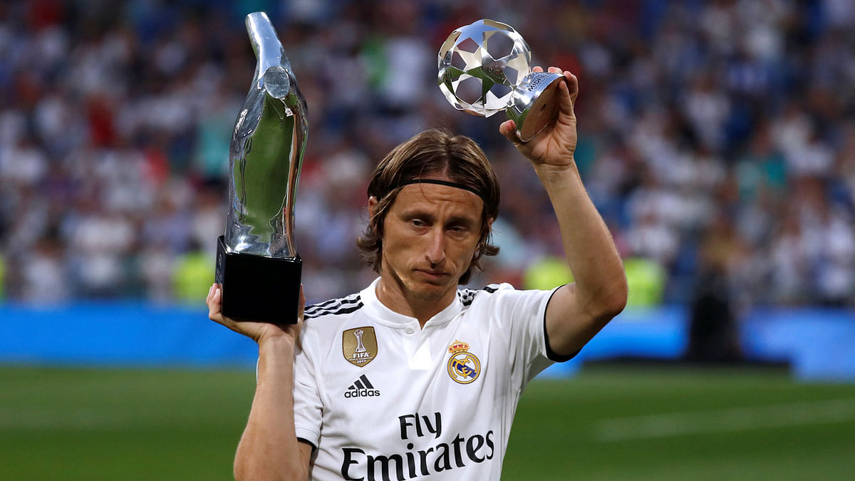 Real Madrid`s Luka Modric with the UEFA Men’s Player and Midfielder of the Year awards before the match. Photo: Reuters
