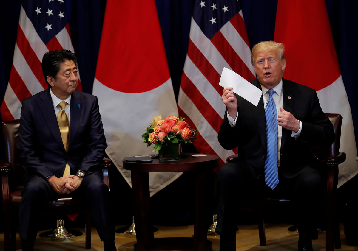 US president Donald Trump shows a letter from North Korea`s leader Kim Jong Un during a bilateral meeting with Japan`s prime minister Shinzo Abe on the sidelines of the 73rd session of the United Nations General Assembly in New York, US, on 26 September 2018. Photo: Reuters