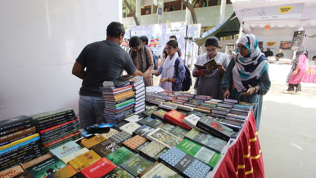 Visitors at a book fair arranged by the business studies faculty of Dhaka University and Bonik Barta at the university campus on 30 September.  Photo: Abdus Salam