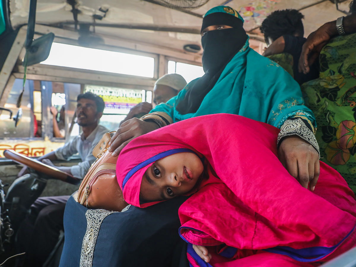 Exhausted passengers in a bus stuck in a jam at Shahbagh intersection on the day of the BNP public rally at Suhrawardy Udyan, Dhaka on 30 September. Photo: Dipu Malakar