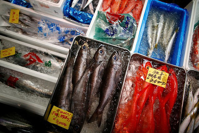 Japanese black-blue fish are displayed beside other fish for sale at the Tsukiji fish market in Tokyo, Japan, 29 September. Photo: Reuters