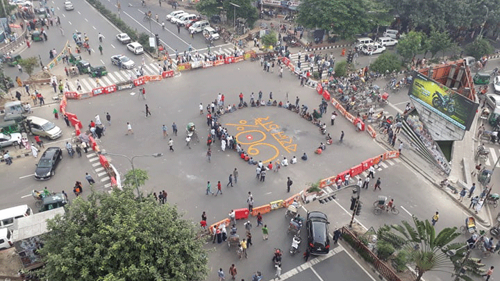 Student demonstration at Shahbagh intersection, Dhaka on 4 October. Photo: Shuvra Kanti Das