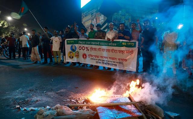 The children of freedom fighters block Shahbagh intersection on Wednesday night protesting the government decision to scrap the quota system in class I and II government jobs. Photo: Shuvra Kanti Das