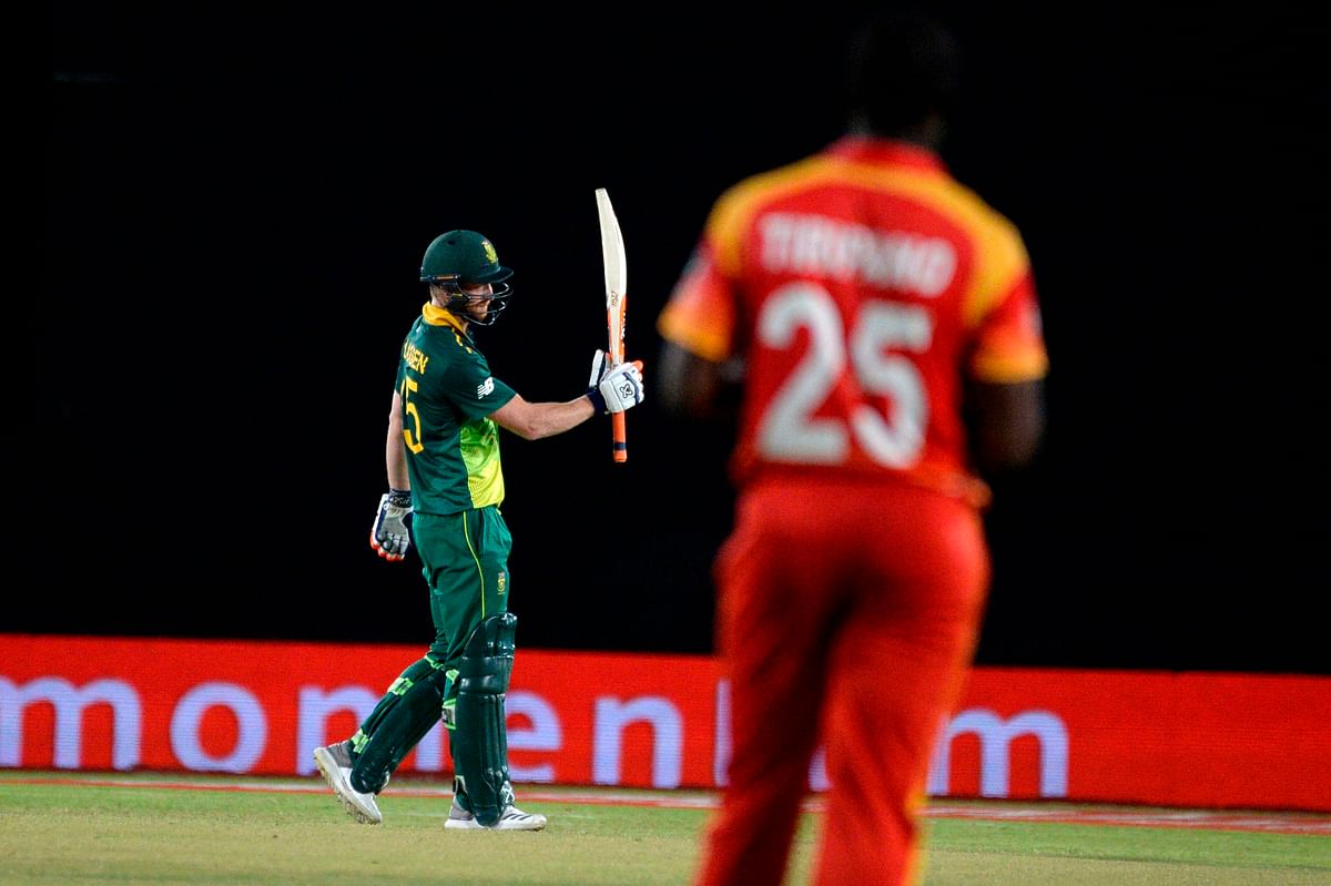 South Africa`s Heinrich Klaasen acknowledges applause for reaching his 50 run mark during their One-Day International cricket match against Zimbabwe on 6 October 2018 at Boladnd Park, in Paarl, about 60 km from Cape Town. Photo: AFP