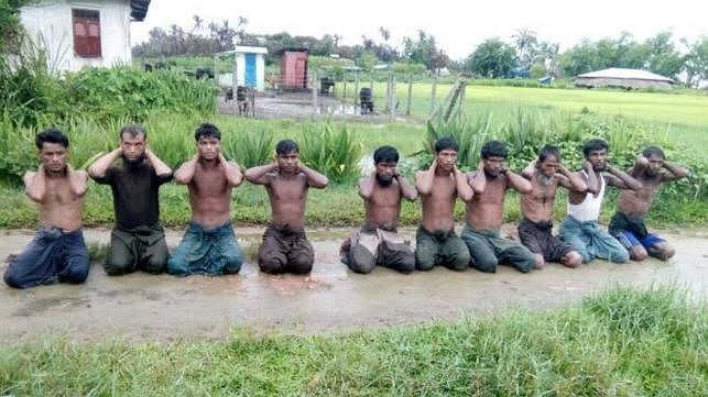 Ten Rohingya Muslim men with their hands bound kneel in Inn Din village. Picture taken 1 September 2017. Photo: Reuters