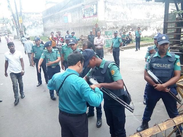 Security has been beefed up in the tribunal area ahead of 21 August grenade attack verdict. Photo : Prothom Alo