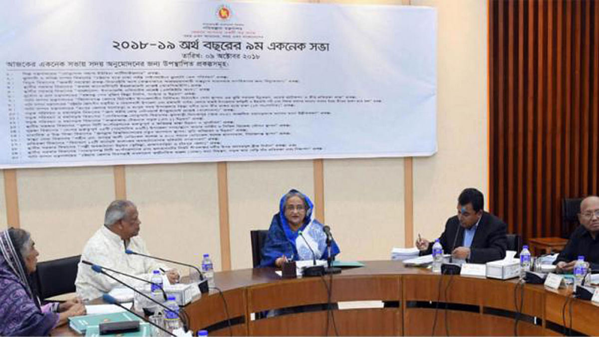 Prime minister and chairman of ECNEC Sheikh Hasina chaired the 9th ECNEC meeting of the current fiscal year held at the NEC conference room in the capital’s Sher-e-Bangla Nagar area on 9 October, 2018. Photo: PID