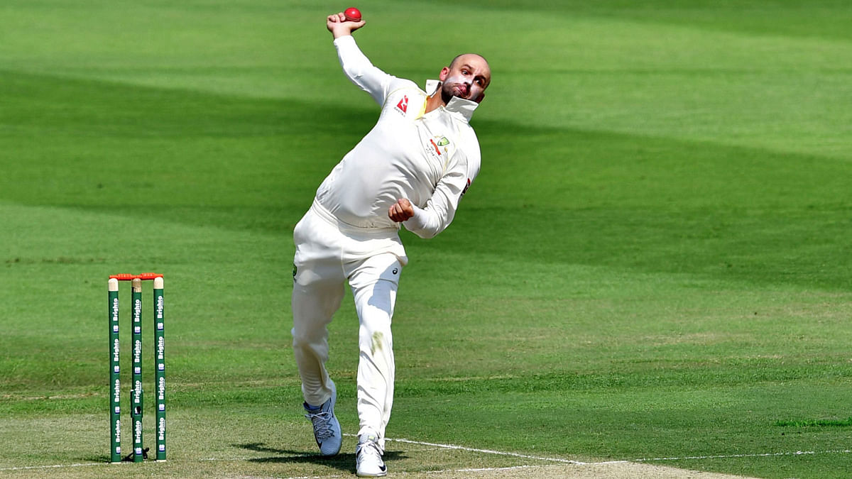 Australia cricketer Nathan Lyon bowls during day one of the second Test cricket match in the series between Australia and Pakistan at the Abu Dhabi Cricket Stadium in Abu Dhabi on 16 October 2018. Photo: AFP