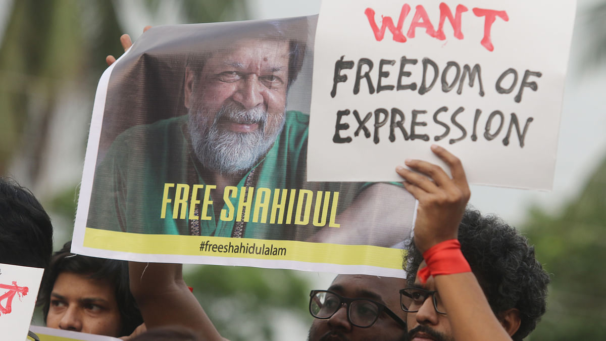 Fellow journalists and students of detained photojournalist Shahidul Alam demand his unconditional release at a demonstration in front of the Raju Sculpture on Dhaka University campus on 16 October. Photo: Abdus Salam