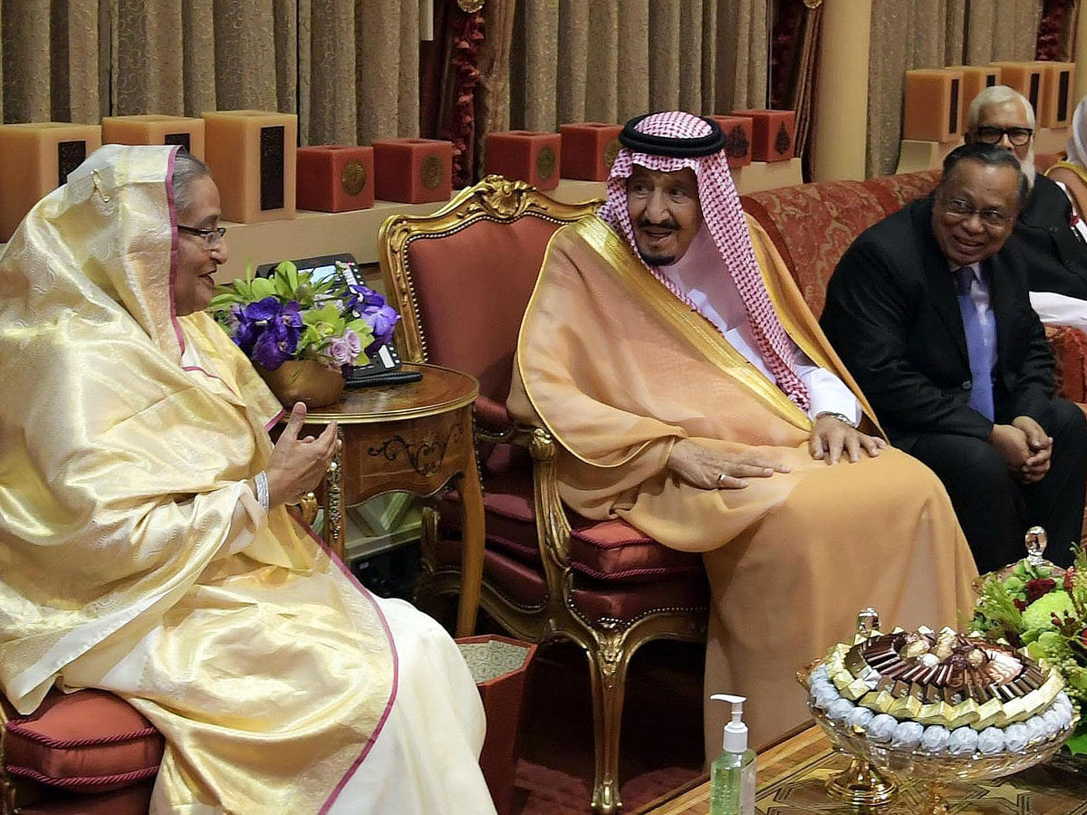 Prime minister Sheikh Hasina holds a meeting with the Saudi business community, including leaders of the Council of Saudi Chamber and Riyadh Chamber of Commerce, at King Saud Palace in Saudi Arabia on Wednesday. Photo: UNB
