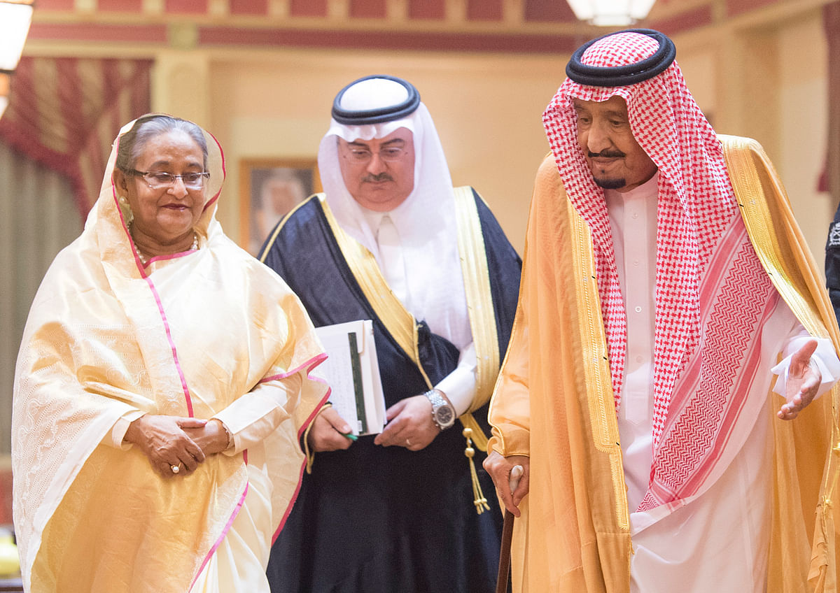 A handout picture provided by the Saudi Royal Palace on October 17, 2018, shows King Salman bin Abdulaziz (R) receiving Bangladesh`s Prime Minister Sheikh Hasina (L) at the royal palace in the capital Riyadh.Photo: AFP