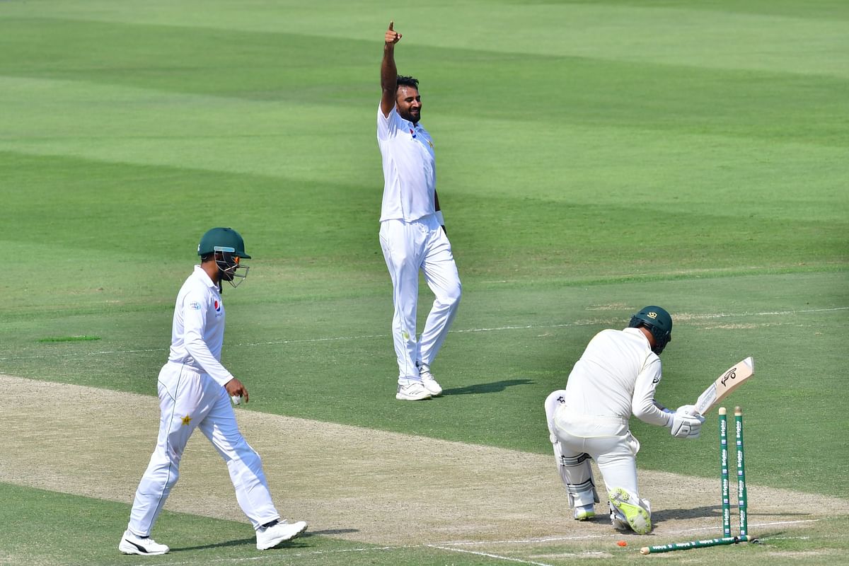 Pakistan Bilal Asif (C) celebrates after he dismissed Australian cricketer Nathan Lyon during day two of the second Test cricket match in the series between Australia and Pakistan at the Abu Dhabi Cricket Stadium in Abu Dhabi on October 17, 2018. AFP