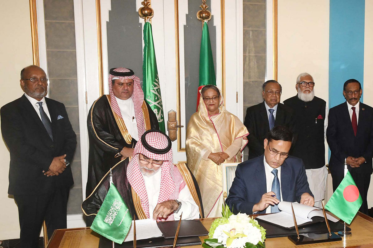 Bangladesh and Saudi Arabia sign five memorandums of understanding at the King Saud Palace in Riyadh on 17 October. Photo: PID