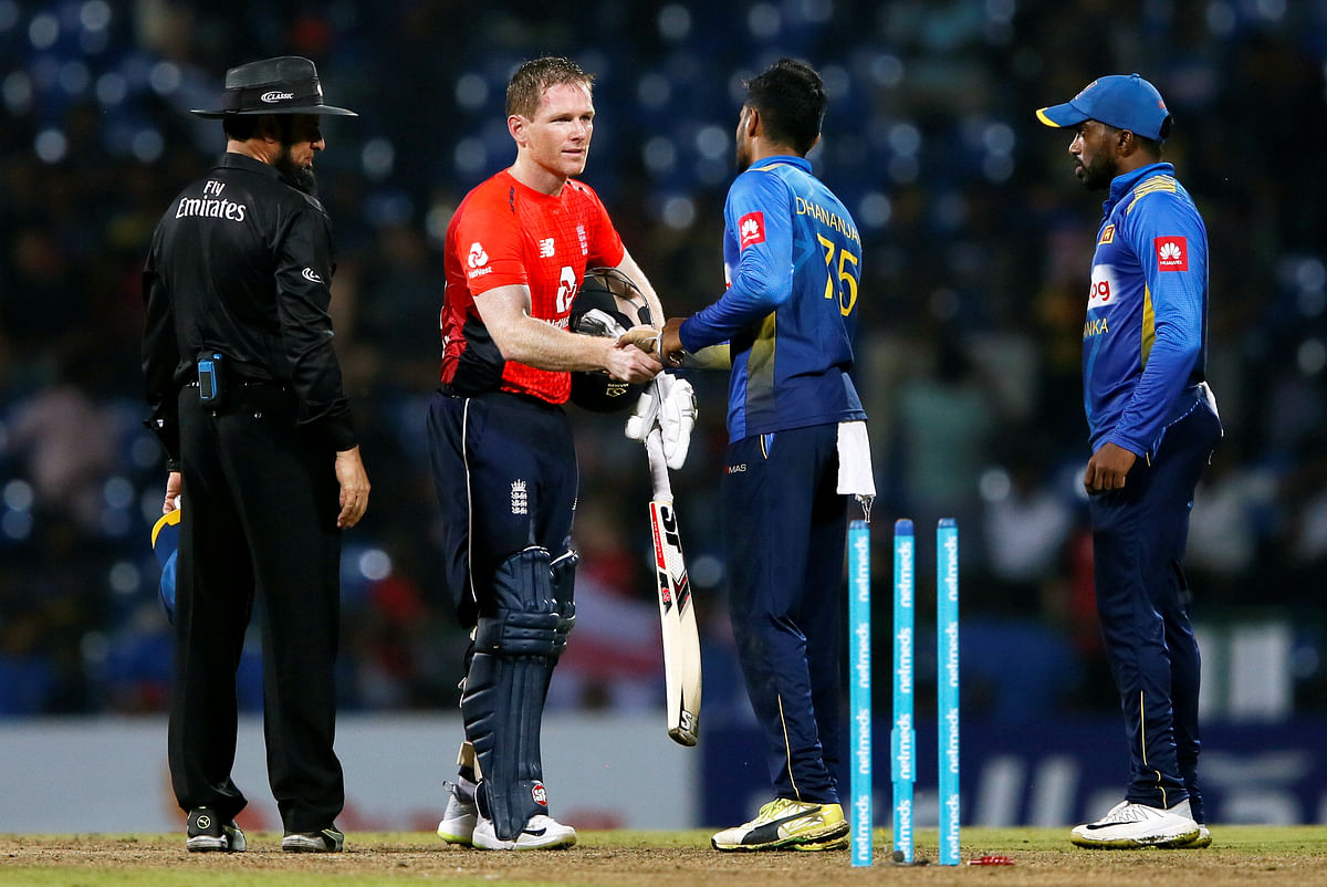 England captain Eoin Morgan (2nd L) shakes hands with Sri Lankan team members after they won the third One-Day International match at Pallekele, Sri Lanka on 17 October 2018. Photo: Reuters
