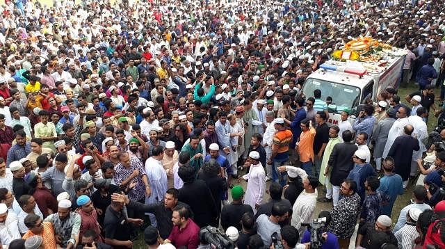 Body of Ayub Bachchu is in a vehicle surrounded by fans at National Eidgha on Friday. Photo: Abdus Salam