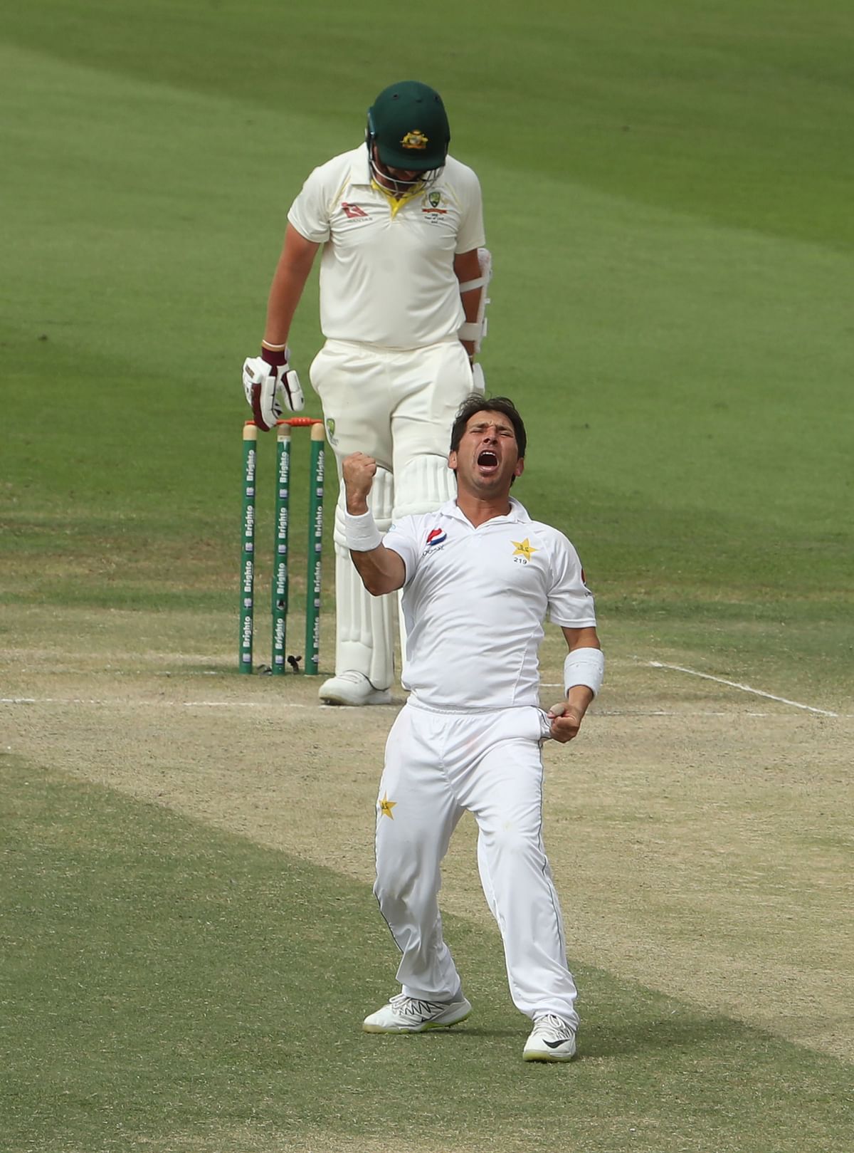 Pakistan cricketer Yasir Shah celebrates after taking the final wicket of the match at the end of day four of the second Test cricket match between Australia and Pakistan at Sheikh Zayed stadium in Abu Dhabi on 19 October, 2018. Photo: AFP