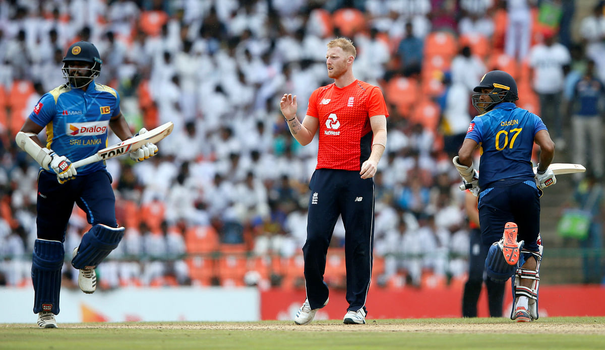 Sri Lanka`s Dasun Shanaka (R) and Thisara Perera (L) run between wickets as England`s Ben Stokes (C) reacts next to them in the fourth One-Day International at Pallekele, Sri Lanka on 20 October 2018. Photo: Reuters