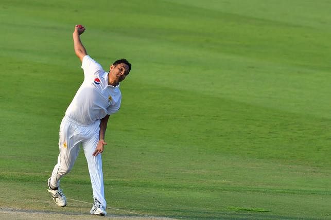 Pakistani cricketer Muhammed Abbas bowls during day one of the second Test cricket match in the series between Australia and Pakistan at the Abu Dhabi Cricket Stadium in Abu Dhabi on 16 October 2018. Photo: AFP