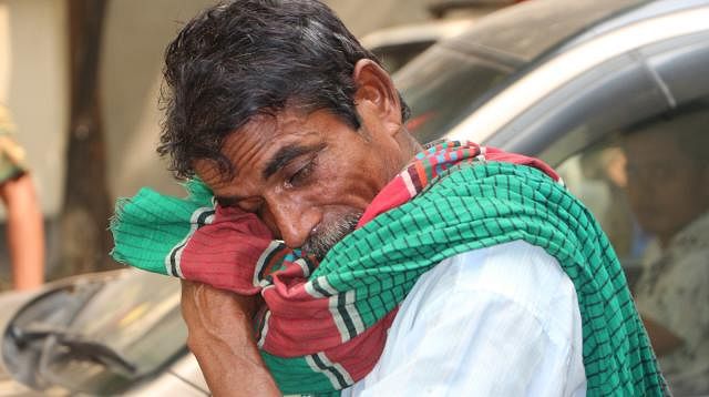 Jamal Uddin, father of Faruk Hossain, sheds tears after seeing his son`s body at Narayanganj General Hospital. Photo: Dinar Mahmud