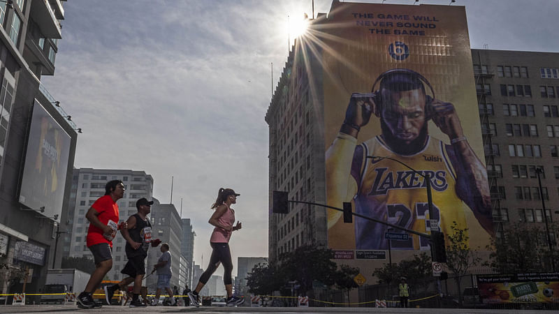 A general view of runners at the start of United Airlines Rock `n` Roll Los Angeles Marathon on 28 October in Los Angeles, California. Photo: AFP