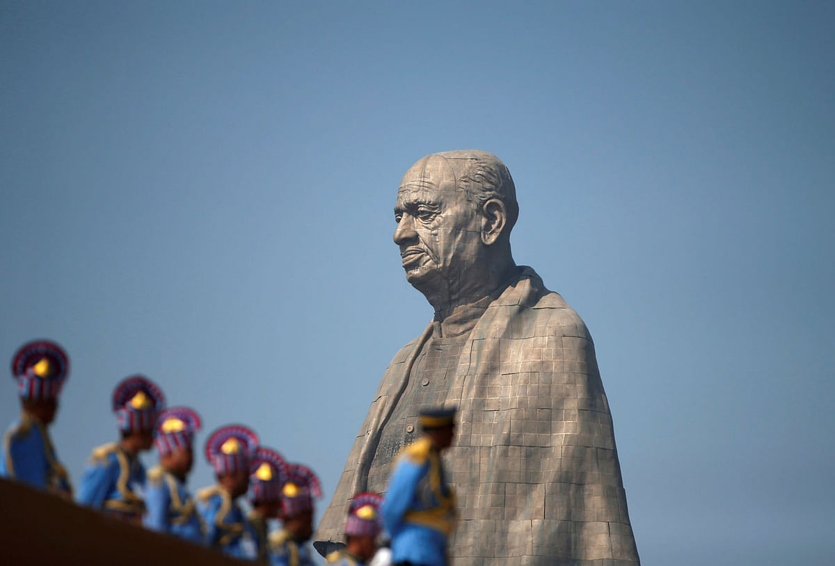 Police officers stand near the `Statue of Unity` portraying Sardar Vallabhbhai Patel, one of the founding fathers of India, during its inauguration in Kevadia, in the western state of Gujarat, India, 31 October 2018. Photo: Reuters