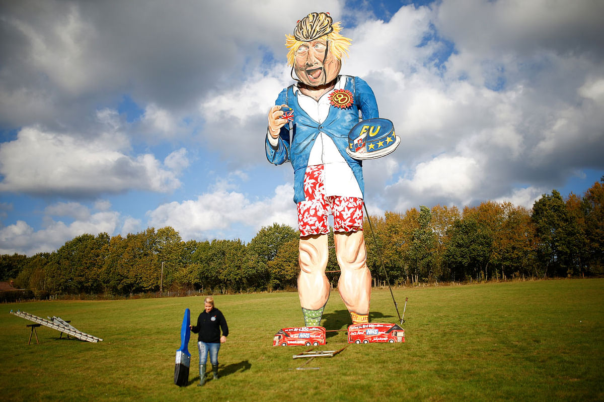 Artist Andrea Deans poses with the 11-metre effigy of Boris Johnson unveiled today ahead of the Edenbridge Bonfire Celebrations in Edenbridge, Britain on 31 October 2018. Photo: Reuters