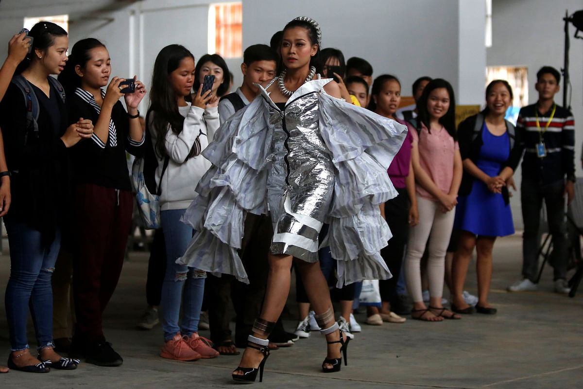 A model wears a dress made out of recycled material during a show organised by LGBT fashion designers to battles discrimination in Phnom Penh, Cambodia, 24 October 2018. Photo: Reuters