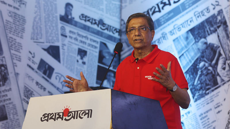 Prothom Alo editor Matiur Rahman speaking at a programme to celebrate 20th anniversary of the daily at CA Bhaban auditorium on Sunday. Photo: Prothom Alo