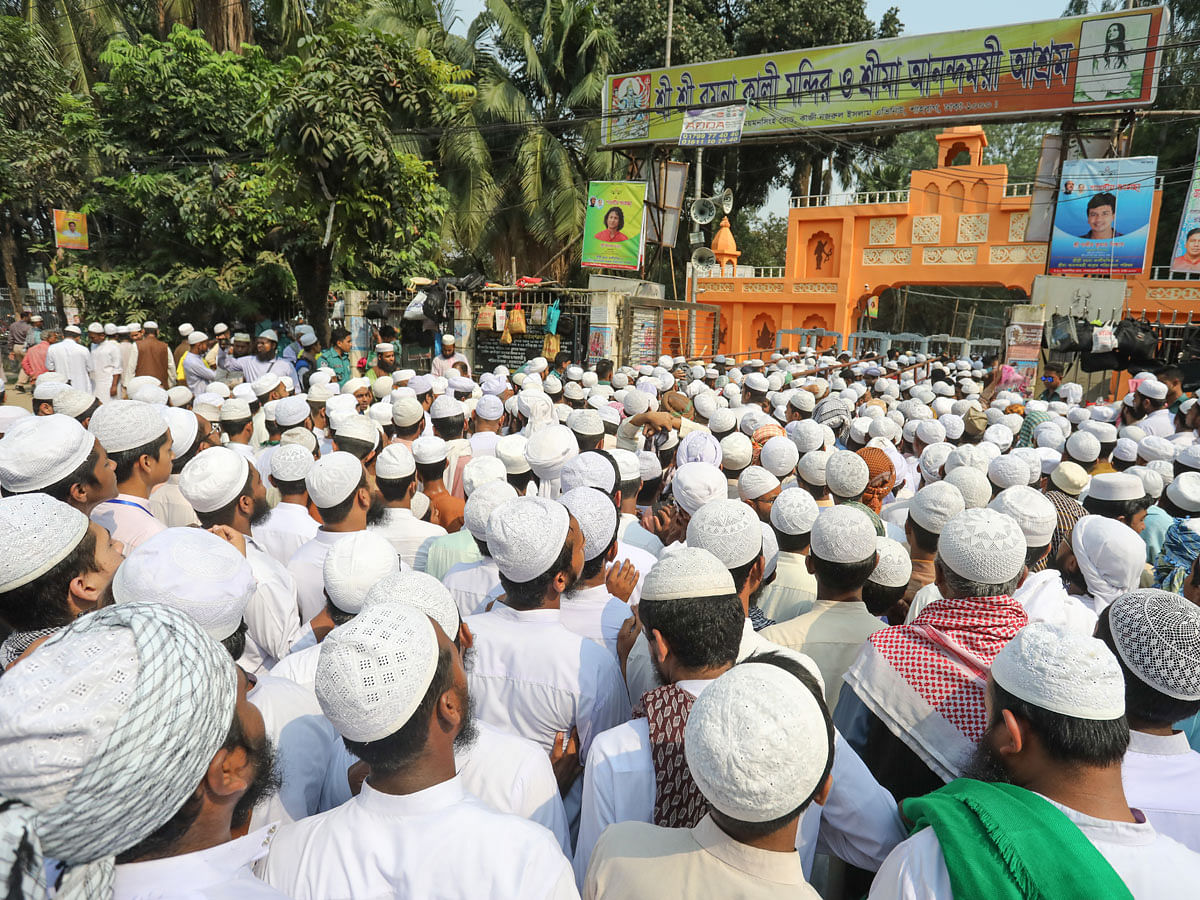 A section of the congregation at Suhrawardy Udyan in Dhaka on Sunday while celebrating the government recognition of Qawmi Madrasas’ Dawaye Hadis as a postgraduate degree. Photo: Dipu Malakar