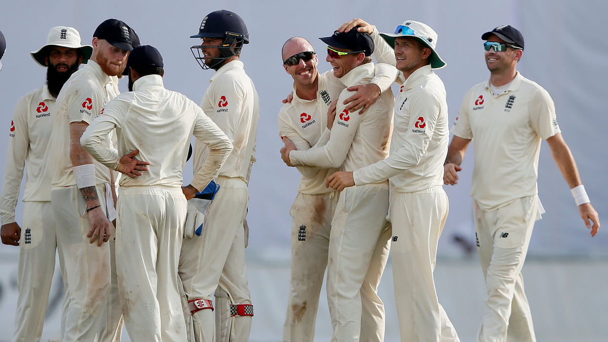 England`s Jack Leach (C) celebrates with Jos Buttler (3rd R) and his teammates after taking the wicket of Sri Lanka`s Dilruwan Perera (not pictured) in first Test at Galle, Sri Lanka on 7 November 2018. Photo: Reuters