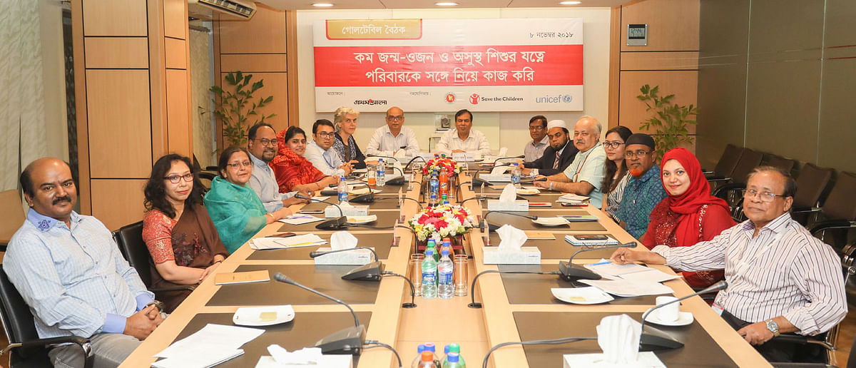 Discussants at a roundtable prior to world prematurity day at the CA Bhaban auditorium in Karwan Bazar on Thursday. Photo: Prothom Alo