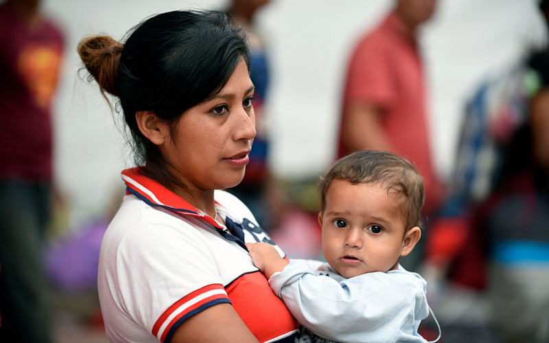 A Central American migrant woman and her baby. Photo: AFP