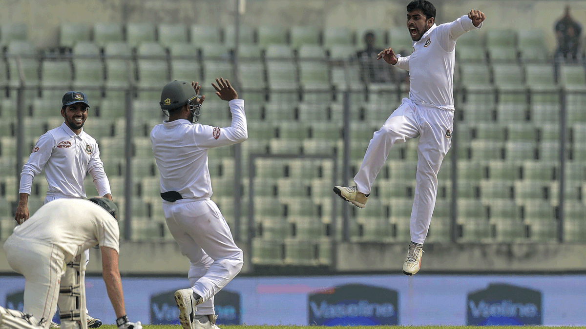 Bangladesh cricketer Mehidy Hasan (R) celebrates with his teammates after the dismissal of the Zimbabwe cricketer Peter Moor (L) during the fifth day of the second Test cricket match between Bangladesh and Zimbabwe at the Sher-e-Bangla National Cricket Stadium in Dhaka on 15 November 2018.Bangladesh win the second Test and square series 1-1. Photo: AFP