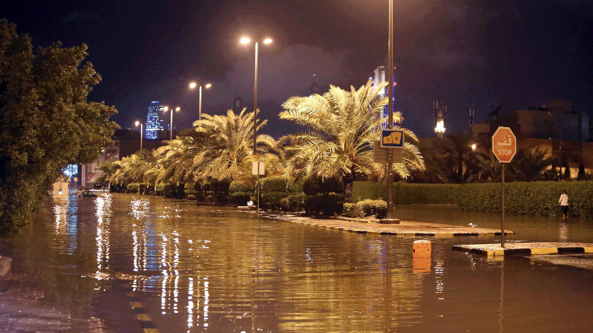 A view of the flooded main road of the Daeya area of Kuwait city taken late on 14 November 2018, following heavy rain in the Gulf emirate, four days after flash floods hit the Gulf emirate, killing a man and causing damage to roads, bridges and homes. Photo: AFP