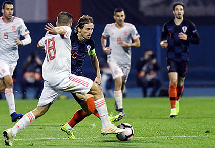 Croatia`s Luka Modric (R) vies for the ball with Spain`s Jordi Alba during the UEFA Nations League football match between Croatia and Spain at the Maksimir Stadium in Zagreb on 15 November 2108. Photo: AFP