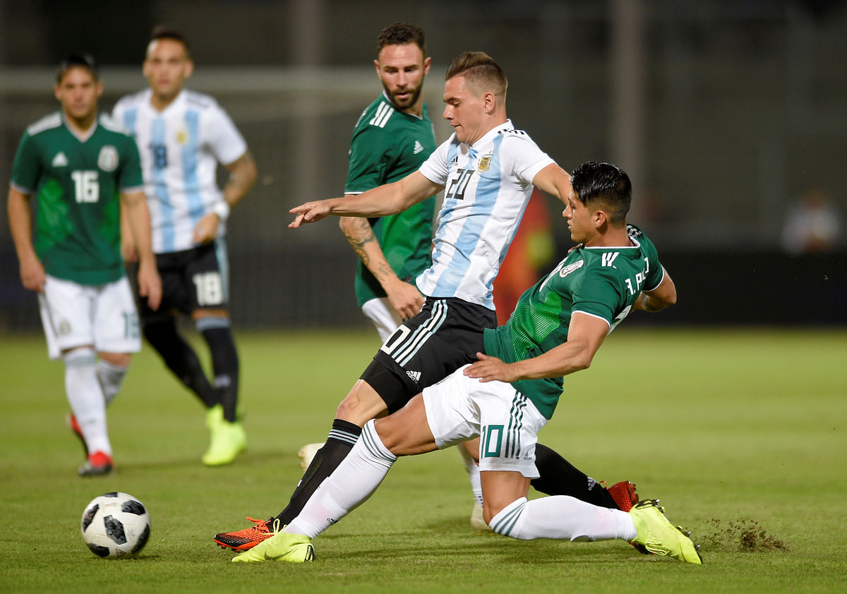 Mexico`s Alan Pulido in action with Argentina`s Giovani Lo Celso in an international Friendly match at Estadio Mario Alberto Kempes, Cordoba, Argentina on 16 November 2018. Photo: Reuters