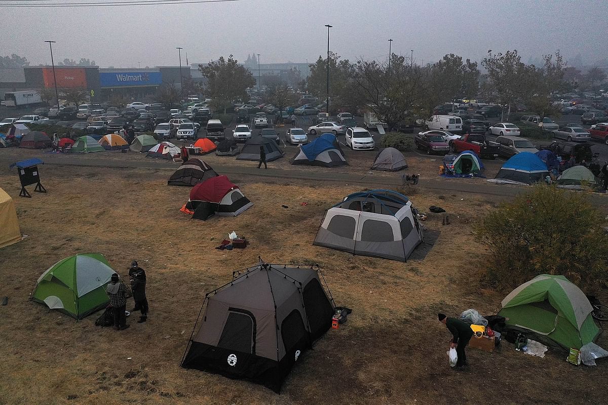 Tents are seen pitched in a field next to a Walmart parking lot where Camp Fire evacuees have been staying on 16 November 2018 in Chico, California. Photo: AFP