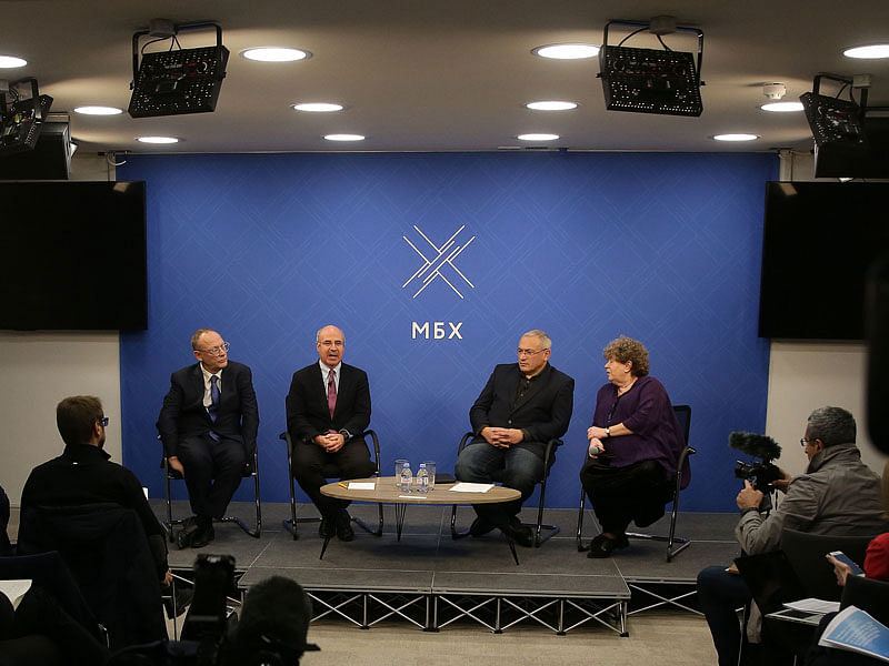 Hermitage Capital CEO and arch-crtic of the Kremlin, Bill Browder (2L), and Mikhail Khodorkovsky (2R), head of the Open Russia movement and the former oil tycoon who served 10 years in jail after openly opposing President Vladimir Putin, attend a press conference in London on 20 November 2018. Photo: AFP