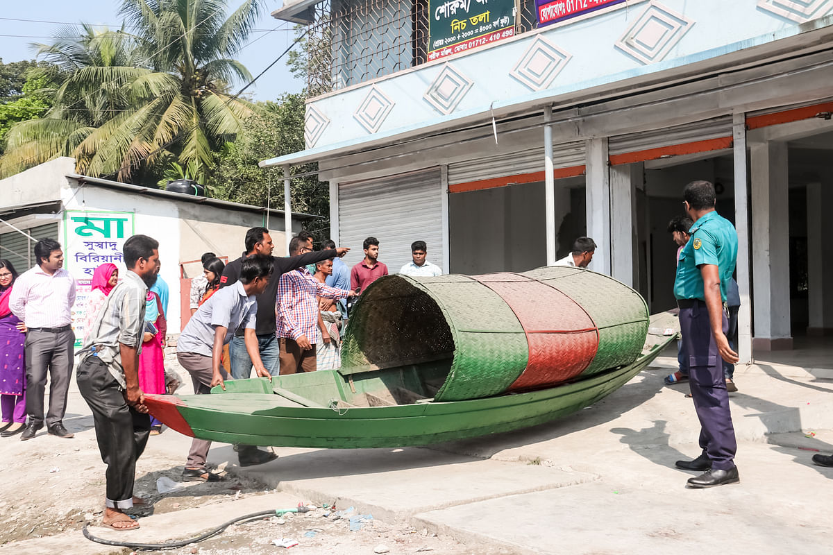 A boat structure being removed from Choumatha, Barishal on 19 November during a mobile court drive to remove electoral banner, poster, symbols following the election commission’s directive. Photo: Syan