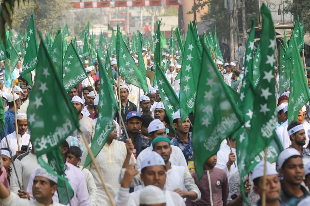 Anjuman-E-Rahmania Moiniya Maizbhandaria holds a rally in Topkhana Road of Dhaka marking the holy Eid-e-Miladunnabi, the birth and demise of prophet Hazrat Muhammad (pbuh) on 21 November. Photo: Abdus Salam