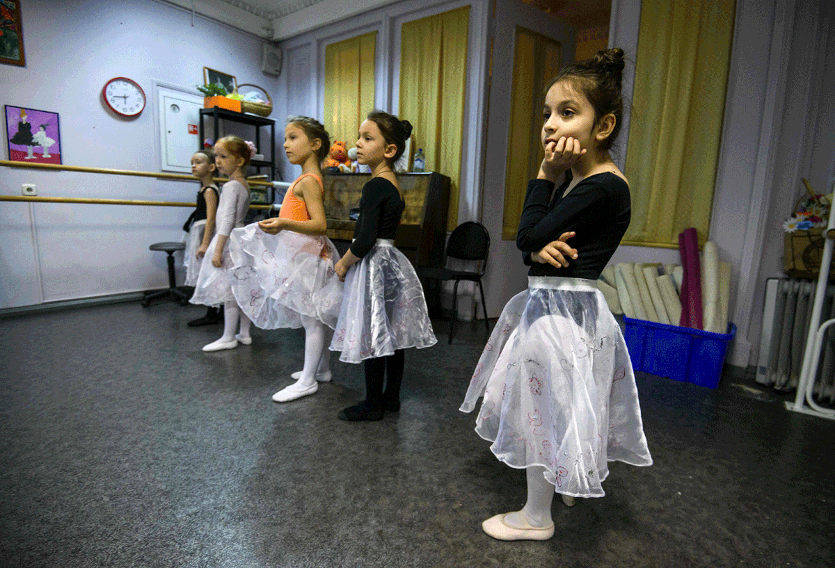 Girls attend a class at a ballet studio in Moscow on November 22, 2018. In a small studio in northern Moscow, parents and grandparents sit in a corridor waiting for children as young as three to finish their ballet class. Photo: AFP