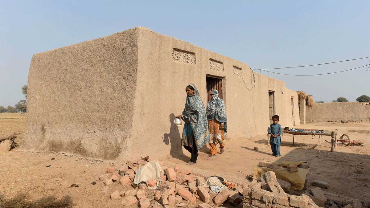 In this picture taken on 15 November 2018, Pakistani women walk towards a toilet in Basti Ameerwala village in central Punjab province. Photo: AFP Meta: For as long as she can remember, Ayeesha Siddiqua has fought her male relatives for access to toilets -- but a sanitation drive by new premier Imran Khan could make life easier for women in patriarchal Pakistan