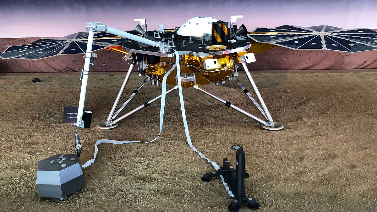 A full-scale replica of NASA`s Mars InSight, a robotic stationary lander that marks the first spacecraft designed to study the deep interior of the Red Planet, or any distant world, is seen inside a large tent on the campus of NASA`s Jet Propulsion Laboratory (JPL) in Pasadena, California, US, on 21 November 2018. Photo: Reuters