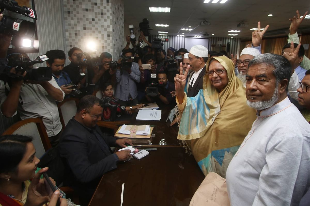 Awami League candidate Sahara Khatun submits her nomination paper at the divisional commissioner`s office in Dhaka on 28 November. Photo: Abdus Salam