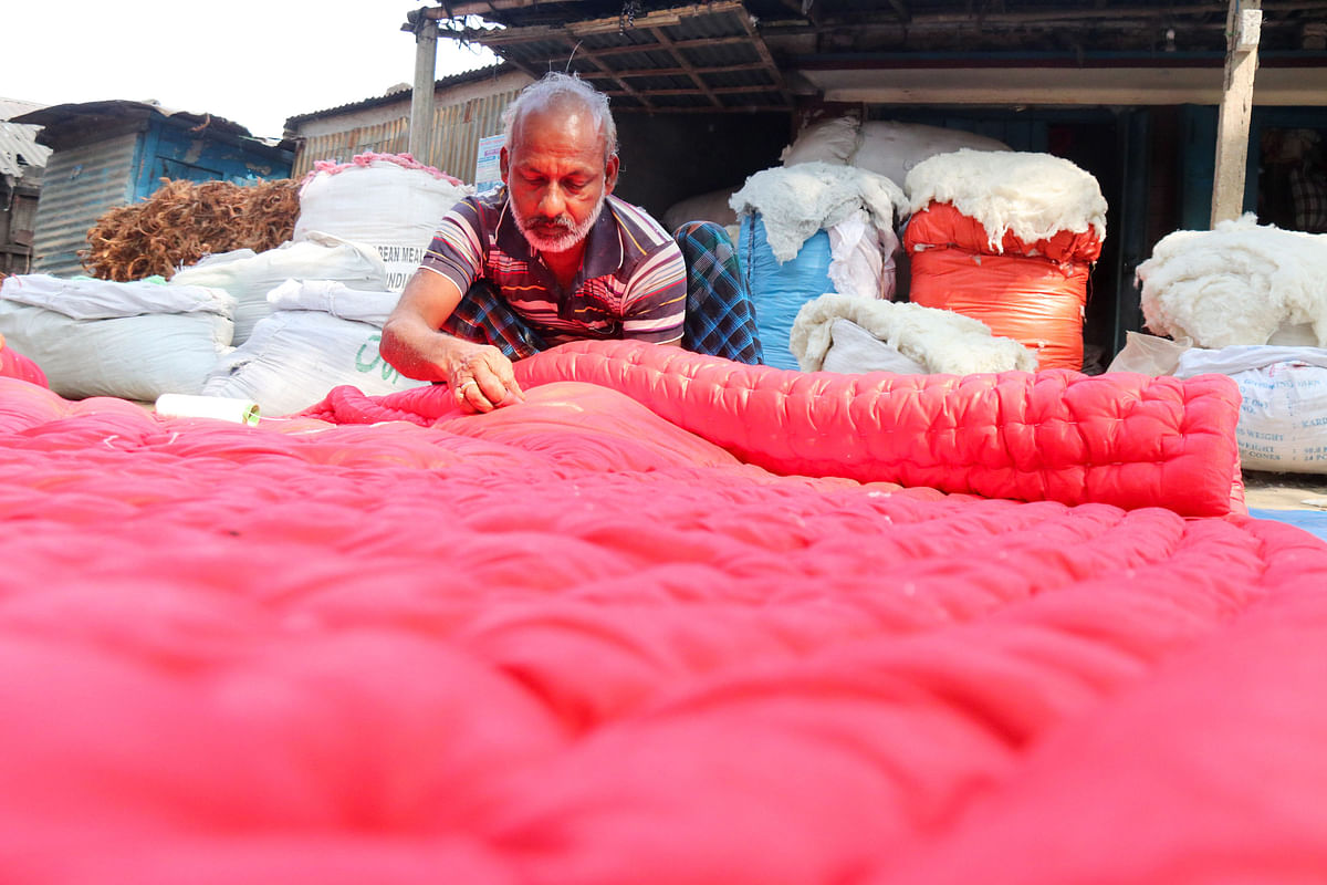 A worker sewing a quilt at Alhaz intersection, Ishwardi, Pabna. Quilts sell at Tk 800 to 2,200. Photo: Hasan Mahmud