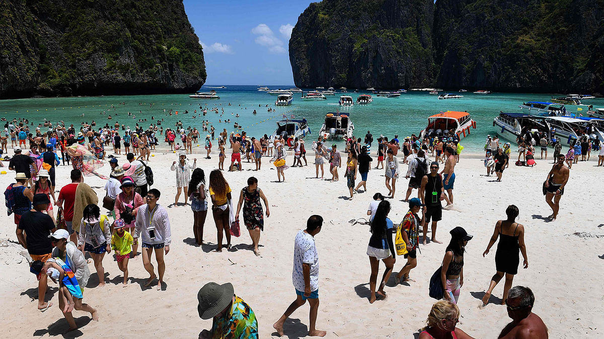 This file photo taken on 09 April, 2018 shows a crowd of tourists on the Maya Bay beach, on the southern Thai island of Koh Phi Phi. Photo: AFP