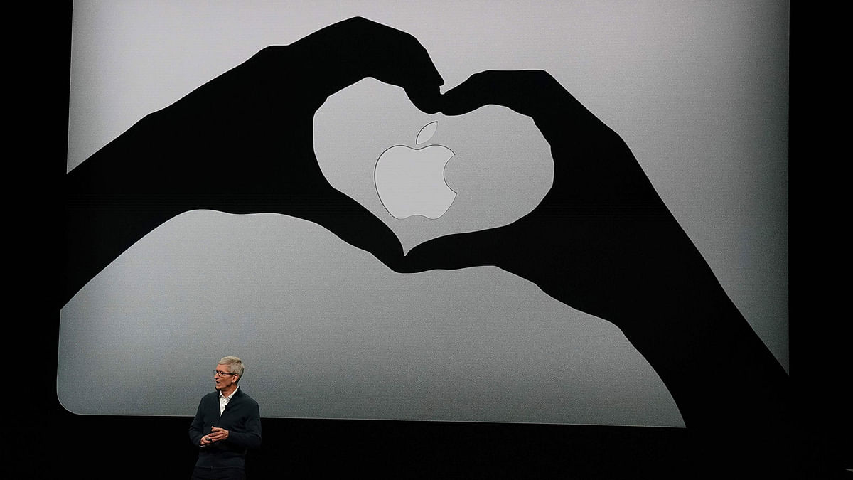 In this file photo taken on 30 October 2018 Apple CEO Tim Cook presents new products, including new Macbook laptops, during a special event at the Brooklyn Academy of Musicin New York. Photo: AFP
