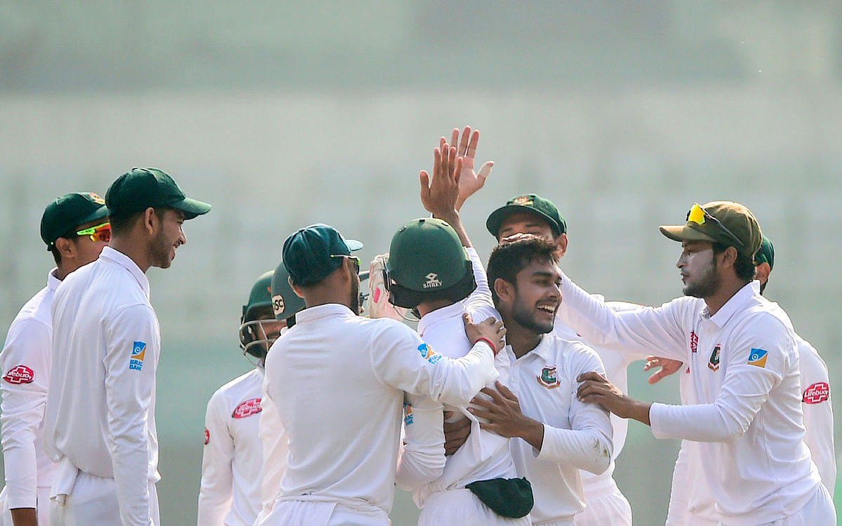 Bangladesh cricketer Shakib Al Hasan (R) congratulate teamamte Mehidy Hasan (2nd R) after the dismissal of the West Indies cricketer Devendra Bishoo during the third day of the second Test cricket match between Bangladesh and West Indies at the Sher-e-Bangla National Cricket Stadium in Dhaka on 2 December, 2018. Photo: AFP